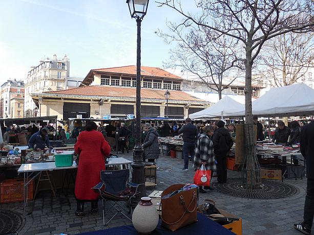 日曜日のアリーグル市場です。バスティーユやリヨン駅からもアクセス便利な下町のマルシェ。