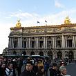 現在フランスでは年金改革法案に対する大規模なストライキが行われています。そのため、パリも交通網に影響がでています。こちらは週末のオペラ界隈。