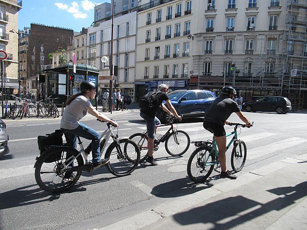 パリの街を自転車で駆けよう！