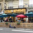こちらはオペラ座エリアの日本人街。和食レストランもテラス席で奮闘しています。最近は雨模様で気温も低くなってきたので、これからが大変ですね。