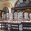 ギャラリー・ヴィヴィエンヌで一番有名な古書店も通行人がいません。