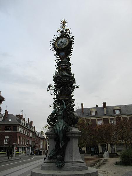 街の中心部にある時計台。細かい装飾が優美です