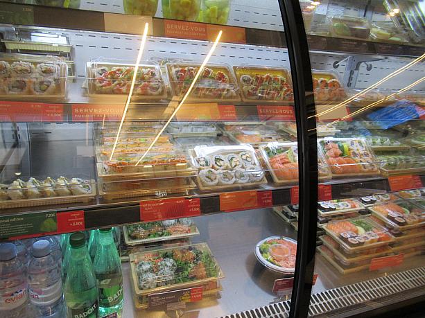 最近は寿司店もいろんな駅で増えてきました。ロール系だけでなくチラシまでありますね。