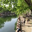パリの避暑地的な存在の運河は昼から夜までにぎわいます。