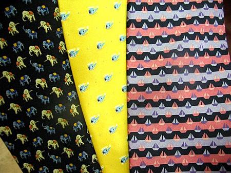 ◇ネクタイ
シンプル目のストライプやチェック模様もあれば、花・象・ヨットなども。色も黄色など、普段あまり見つけられないようなちょっと個性的な物もありましたョ！