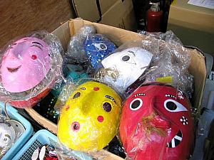 ● 韓国伝統仮面は一つ10,000ウォンから。紙のものから木で出来ている安東（アンドン）仮面まで揃っています。