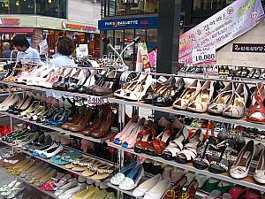 とっても安い靴屋さん！１足10,000ウォンという激安の女性用サンダルからスニーカー専門店も。