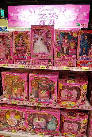 日本でも大人気のバービー人形やシルバニアファミリー、韓国で人気のポポちゃん人形