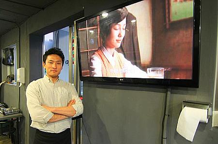 お店のテレビ画面には、社長がお気に入りの日本ドラマである「深夜食堂」を流したりしています。