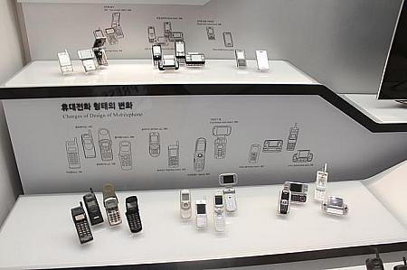 パソコンや携帯電話の進化の歴史。こういう製品を経て、今のスマフォなどが生まれたんですねー