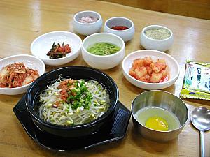 韓国の朝ごはん 韓国の朝ごはん ソウルの朝ごはん ソウルの朝ご飯 お粥 チュッ ヘジャングッ うどん トースト おにぎり プゴグッコンナムルクッパ