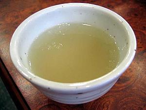 冷たく冷えた緑茶