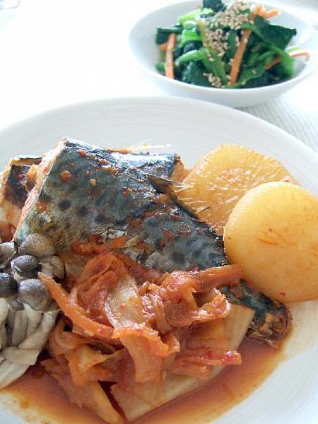 みゆき先生の簡単＆おいしい韓国料理レシピ！｢鯖のキムチ煮＆ほうれん草とにんじんのナムル」