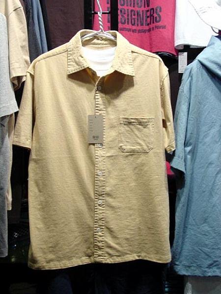 黄色のステッチシャツ（32,000ウォン）
