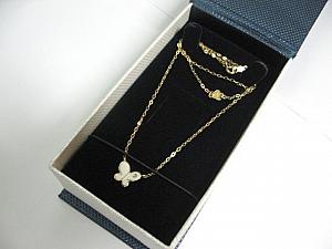 ゴールドの蝶のネックレス。「mini gold」という韓国宝石ブランドの商品。お手頃価格でキュートなものがゲットできたとか。