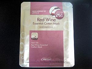★ ３位Red Wine Eseential Cotton Mask（BEAUTY CREDIT）<br>香りがチープだけれども、エッセンスタイプの液がしっかり潤いを補給。ピリピリ感は若干あったものの、我慢できる程度。ヒンヤリとしていて、肌を落ち着かせてくれるのがいいかも。 