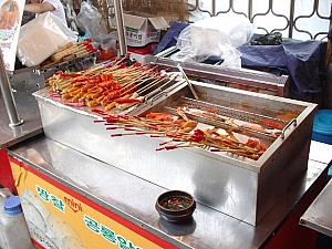 ・食べ物-
おでんにトッポッキにティギム（韓国の天ぷら）に･･･。種類は色々！ 
