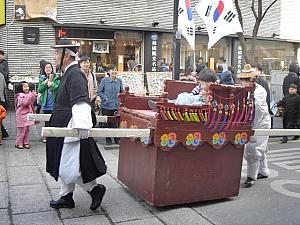 三一節・万歳の日路上祭り（マンセナルコリチュッチェ）に行ってきました！（２００６年） マンセーナル マンセナル コリチュッチェ マンセナルコリチュッチェ サミルジョル３月１日