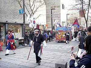 三一節・万歳の日路上祭り（マンセナルコリチュッチェ）に行ってきました！（２００６年） マンセーナル マンセナル コリチュッチェ マンセナルコリチュッチェ サミルジョル３月１日