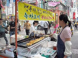 みんなが大好きなおやつ「ホットッ」も街で見られるようになりました～。屋台で買って歩きながら食べると、「韓国に来たな」って感じしますよね＾＾ 