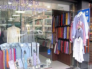 梨泰院の街の特徴の一つ！シャツの仕立て屋さんが多し！意外に低価格でシャツのオーダーメードができるそうですヨ！
