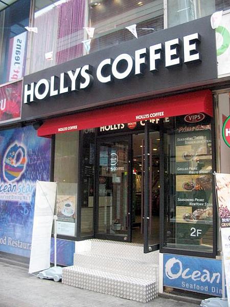 「HOLLYS COFFEE」が明洞のど真ん中にも誕生！コーヒーショップ、増えますね～