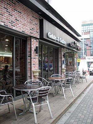 カフェ「Ti-amo」はジェラートやコーヒーの楽しめるお店。「ポケットサンドイッチ」という穀物パンのサンドイッチも気になります！