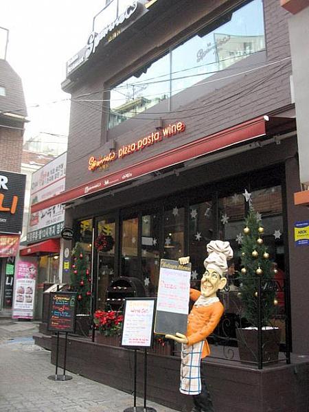 ナビでもご紹介中の「SPANNEW」はソウルのあちこちに支店を増やしていてついに新村にも誕生～！場所はシンソンソルロンタン脇の小道を入ったところ。