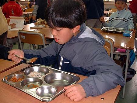 みぽりん＠そうる.com・第１９回「これが韓国学校給食だ！～お家のご飯よりマシッソヨ（美味しいわ）」