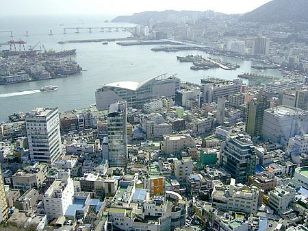 ＜釜山タワーからの眺め。入場料３５００ウォン（約500円）＞