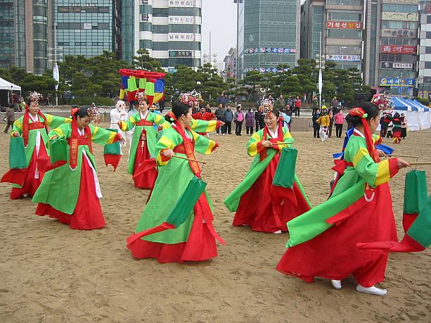 釜山の伝統舞踊が披露されました！