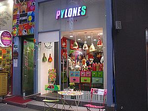 フランスからやってきた、ポップでカラフルな雑貨屋さん「PYLONES」が「明洞中央通り」脇の路地、「Top Model Nail」のある建物の１階にできています！