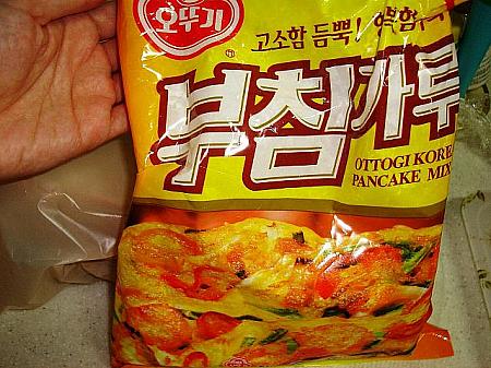 ころもは、韓国ならたいていどこのスーパーでも売っている「プッチムカル」を使用（でも、これがなくても大丈夫。小麦粉に少し塩を入れたもので十分代用できます。）⇒
