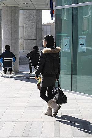 写真で見る釜山ファッションチェック！【２０１０年１月】 ムートンブーツ オグブーツ 防寒対策 釜山大学前 マフラー １月の服装1月の服装