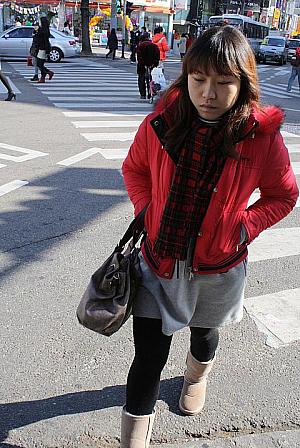 写真で見る釜山ファッションチェック！【２０１０年１月】 ムートンブーツ オグブーツ 防寒対策 釜山大学前 マフラー １月の服装1月の服装