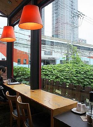釜山のカフェに行こう！ カフェ お茶 コーヒー 釜山ならでは テラスカフェ 美味しいスイーツ ケーキ景色