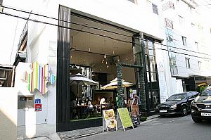 ⑪「noi　rounge　cafe」ちょっと辛口テイストのオトナっぽいカフェ。オープンな空間の使い方がカッコイイ。
