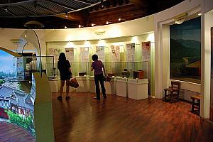 「全州工芸品展示館」では韓紙の紹介や作品を展示
