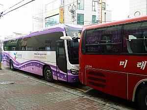 中国系観光客の大型バス