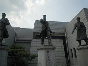 韓国の英雄と言われる安重根の銅像