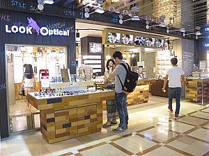 ソウル市内でよく見かけるメガネ店「LOOK Optical」