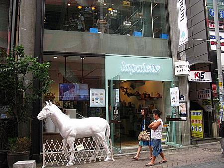 カロスキルに本店がある、馬モチーフの鞄が人気の「ラパレット」が明洞にも！明洞忠武路通りに。