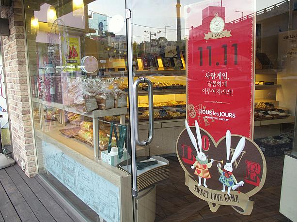 街の中ではコンビニだけでなく、パン屋さんやドーナツ屋さんまでもペペロ仕様なのです。さすが、イベント好きの韓国！