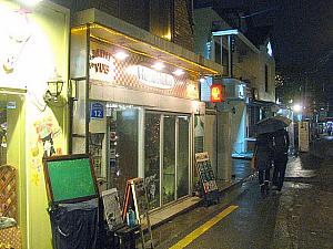 弘大には、カフェっぽくお酒がありそうな店もチラホラ。