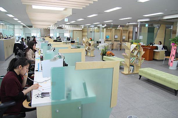 ソウルグローバルセンターは、ソウルの外国人の携帯電話契約から国際免許証の更新、韓国語講座などまで、生活をサポートしたり相談にのったりする施設です。もちろん、日本語スタッフも常駐していますよ。