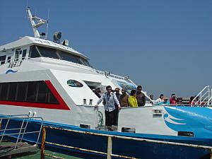 モスルポ港からでている馬羅島行きの定期運航船