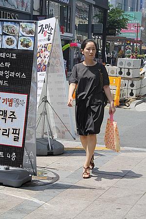 写真で見る釜山のファッションチェック！【2013年6月】 ナンポドン ファッション 夏服 サマーファッション レギンス 帽子 サングラス 釜山の服装 ６月の服装6月の服装