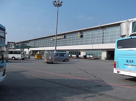 釜山到着、金海（キメ）空港です