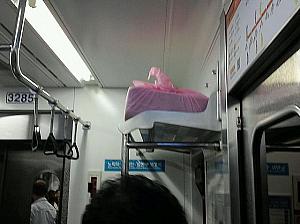 地下鉄やバスの中でも風呂敷やソンムルセットを持っている人を見かけます。