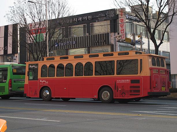 あっ！！トローリーバスを発見！これは江南シティーバスツアーのバスが今年からこのレトロなトローリーバスに変わって、江南エリアを運行しているもの！さむーい今の時期はバスツアーで観光するのもいいかも！